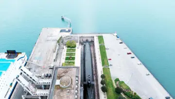 Zasłona do filmu "Cherbourg : la fabrique des sous-marins" #1582426