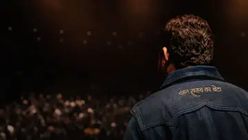 Zasłona do filmu "Zakir Khan: Papa Yaar" #1575446