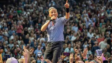 Zasłona do filmu "Bruce Springsteen and the E Street Band: Land of Hope and Dreams American Tour (Philadelphia Freedom Cut): Part One" #1632227