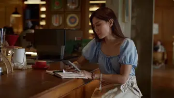 Zasłona do filmu "Bahasa Cinta Yang Beda" #1647298