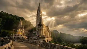 Zasłona do filmu "Lourdes : capitale des miracles" #1647770