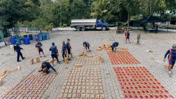 Zasłona do filmu "Cocaïne : la poudrière colombienne" #1817634