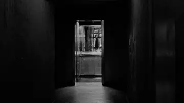 Zasłona do filmu "Small Spaces" #1844291