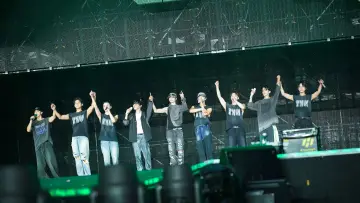 Zasłona do filmu "세븐틴 월드 투어 