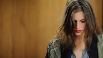 Zasłona do filmu "Młoda i piękna" #427500