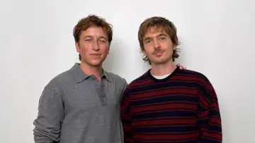 Zasłona do filmu "Big Swings with Skyler Gisondo and Austin Abrams" #1900367