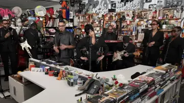 Zasłona do filmu "Cardi B: Tiny Desk Concert" #1916142