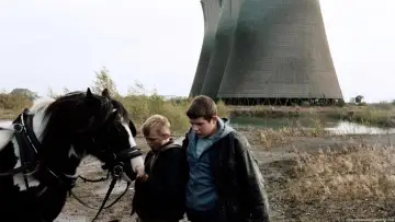 Zasłona do filmu "Olbrzym - samolub" #425696
