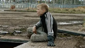 Zasłona do filmu "Olbrzym - samolub" #425697
