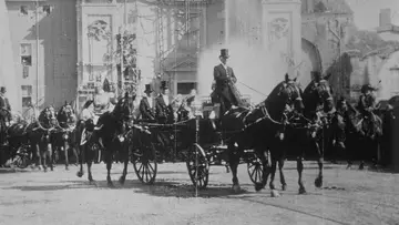 Zasłona do filmu "Cortège au mariage du prince de Naples" #1906836