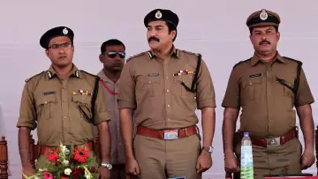Zasłona do filmu "മുംബൈ പോലീസ്" #1619466