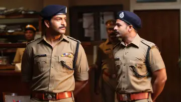 Zasłona do filmu "മുംബൈ പോലീസ്" #1619467