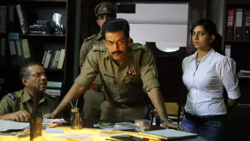 Zasłona do filmu "മുംബൈ പോലീസ്" #1619468