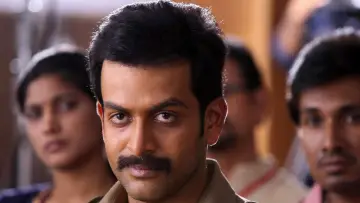 Zasłona do filmu "മുംബൈ പോലീസ്" #1619471