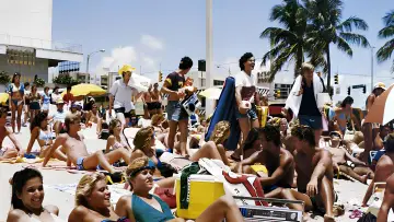 Zasłona do filmu "Draka na plaży" #497031