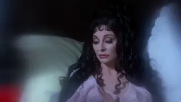 Zasłona do filmu "Elvira: Nawiedzone wzrgórza" #475212