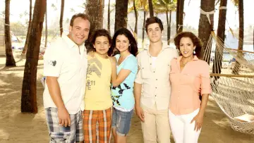 Zasłona do filmu "Czarodzieje z Waverly Place: Film" #949823