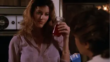 Zasłona do filmu "Mord podczas nudnego przyjęcia" #381987