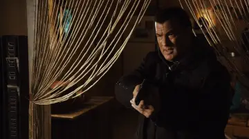 Zasłona do filmu "Niebezpieczny Człowiek" #418275