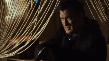 Zasłona do filmu "Niebezpieczny Człowiek" #418282