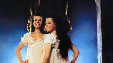 Zasłona do filmu "Dwie bliźniaczki" #411516