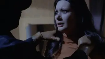 Zasłona do filmu "Skąd wzięły się te dziwne krople krwi na ciele Jennifer?" #420891