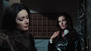 Zasłona do filmu "Skąd wzięły się te dziwne krople krwi na ciele Jennifer?" #489618