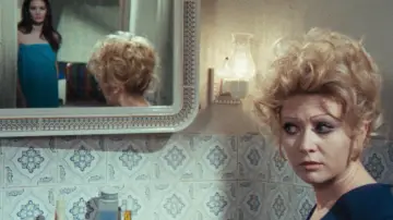 Zasłona do filmu "Skąd wzięły się te dziwne krople krwi na ciele Jennifer?" #489622