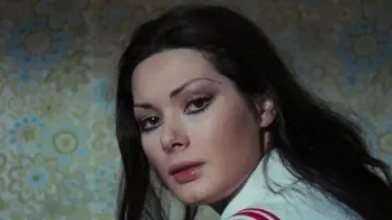 Zasłona do filmu "Skąd wzięły się te dziwne krople krwi na ciele Jennifer?" #489623