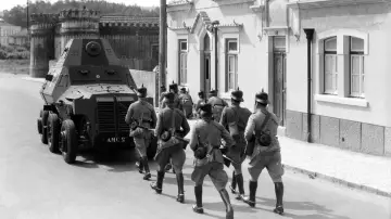 Zasłona do filmu "A Revolução de Maio" #1181702