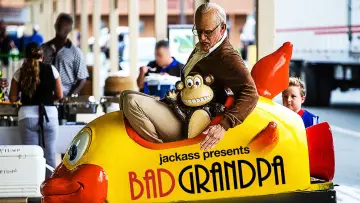 Zasłona do filmu "Jackass: Bezwstydny dziadek" #78098