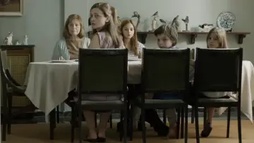Zasłona do filmu "Miss Violence" #462681