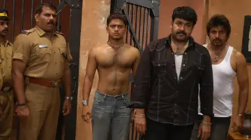 Zasłona do filmu "ഛോട്ടാ മുംബൈ" #1623916