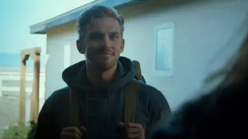 Zasłona do filmu "Gość" #851140
