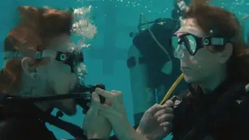 Zasłona do filmu "Między nami bliźniętami" #996891