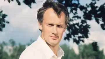 Aizaugušā grāvī viegli krist