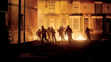Zasłona do filmu "W potrzasku. Belfast 