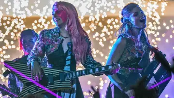 Zasłona do filmu "Jem i Hologramy" #420897
