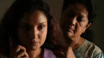 Zasłona do filmu "ආකාස කුසුම්" #1805308