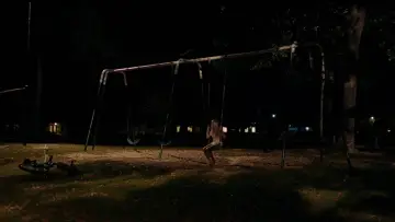Zasłona do filmu "Coś za mną chodzi" #1206627