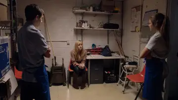 Zasłona do filmu "Coś za mną chodzi" #278690