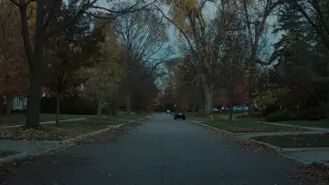 Zasłona do filmu "Coś za mną chodzi" #592657