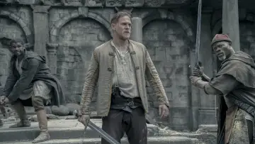 Zasłona do filmu "Król Artur: Legenda miecza" #280596