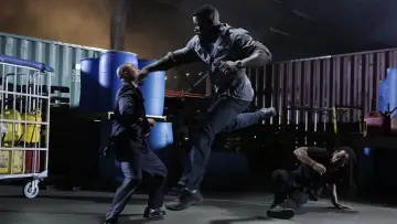 Zasłona do filmu "Falcon Rising" #293963
