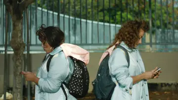 Zasłona do filmu "Somebody" #707665