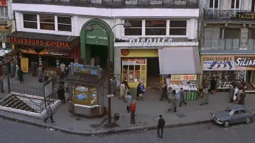 Zasłona do filmu "Kobieta jest kobietą" #220636