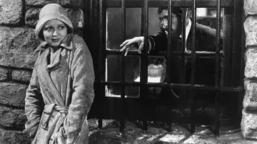 Zasłona do filmu "Stary mroczny dom" #389628