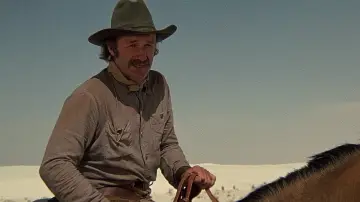 Zasłona do filmu "Z zaciśniętymi zębami" #392185