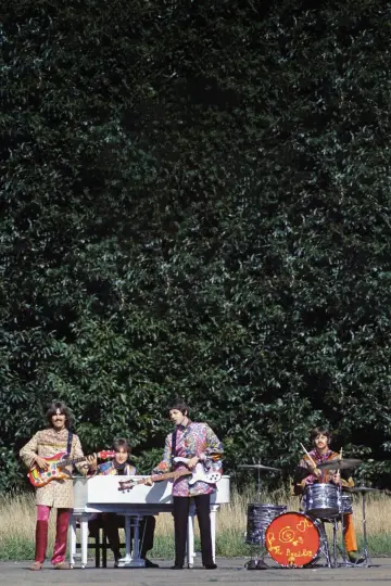 Plakat do filmu "Magical Mystery Tour" #395781