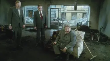 Zasłona do filmu "Pieśni z drugiego piętra" #437870
